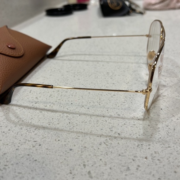 Authentic Used Ray Ban Aviator Sunglasses in excellent condition. - Picture 4 of 6